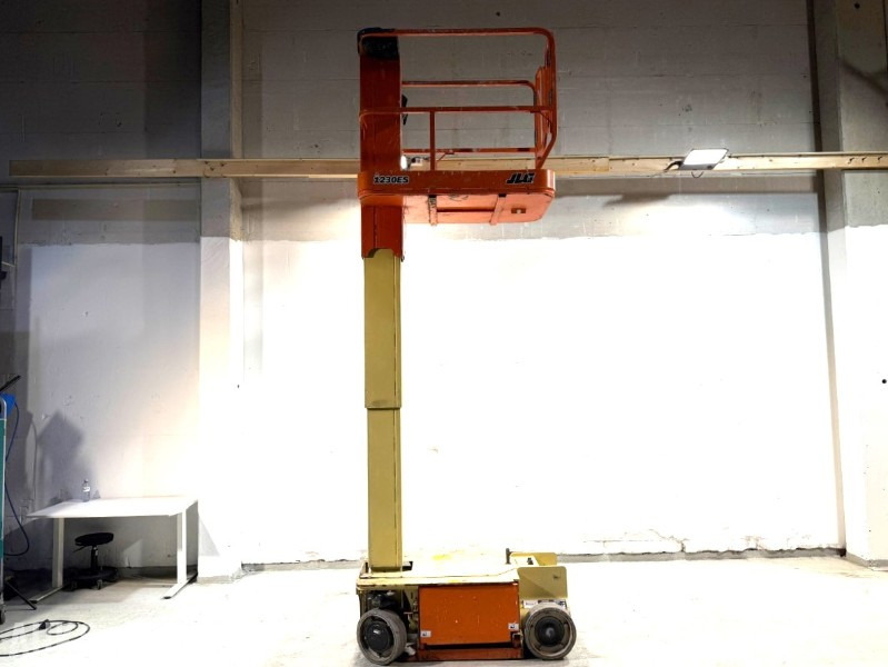 2008 JLG 1230ES Elektrisk mastelift med 5,6 m arbeidshøyde - Lift: bild 1 2008 JLG 1230ES Elektrisk mastelift med 5,6 m arbeidshøyde - Lift: bild 1