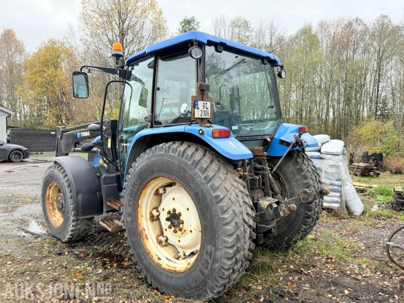2010 New Holland T5070 traktor / Trima frontlaster / 4X4 - Traktor: bild 3 2010 New Holland T5070 traktor / Trima frontlaster / 4X4 - Traktor: bild 3