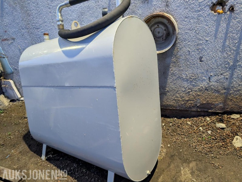 2019 Ubrukt dieseltank med brukt pumpe - Entreprenadutrustning: bild 1 2019 Ubrukt dieseltank med brukt pumpe - Entreprenadutrustning: bild 1