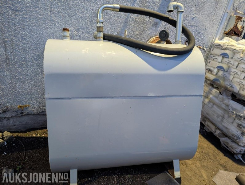 2019 Ubrukt dieseltank med brukt pumpe - Entreprenadutrustning: bild 2 2019 Ubrukt dieseltank med brukt pumpe - Entreprenadutrustning: bild 2