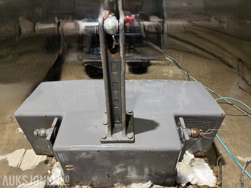 2023 Fendt 2500 kg frontvekt - Lantbruksmaskiner: bild 4 2023 Fendt 2500 kg frontvekt - Lantbruksmaskiner: bild 4