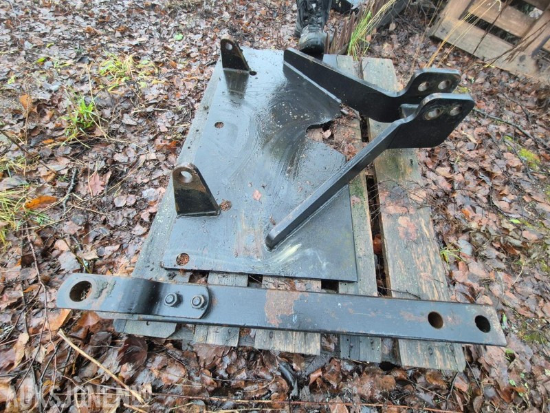 Brøyteplate / brøytefeste og landbruksdrag til JCB 7230 - Lantbruksmaskiner: bild 2 Brøyteplate / brøytefeste og landbruksdrag til JCB 7230 - Lantbruksmaskiner: bild 2