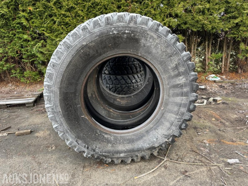 Nokian TRI 2 dekk – 3 stk (1 nytt + 2 brukte ca. 50 %) - Lantbruksmaskiner: bild 1 Nokian TRI 2 dekk – 3 stk (1 nytt + 2 brukte ca. 50 %) - Lantbruksmaskiner: bild 1