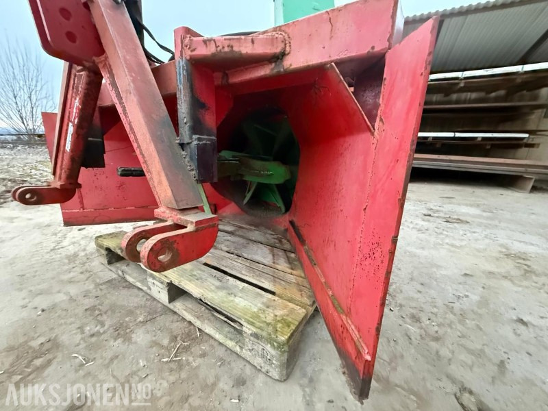 Snøfreser med 3-punktsfeste til traktor – hydraulisk utkaster - Lantbruksmaskiner: bild 2 Snøfreser med 3-punktsfeste til traktor – hydraulisk utkaster - Lantbruksmaskiner: bild 2