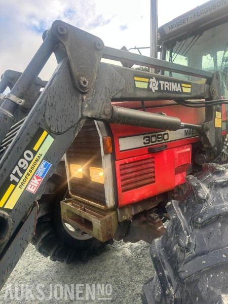 MASSEY FERGUSON 3090 MED FRONTLASTER / PALLEGAFFLER - Traktor: bild 2 MASSEY FERGUSON 3090 MED FRONTLASTER / PALLEGAFFLER - Traktor: bild 2