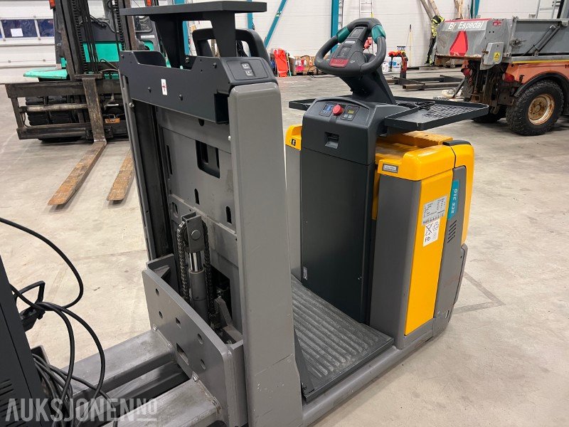 2016 Jungheinrich ECE 310 HP - Materialhanteringsutrustning: bild 4 2016 Jungheinrich ECE 310 HP - Materialhanteringsutrustning: bild 4