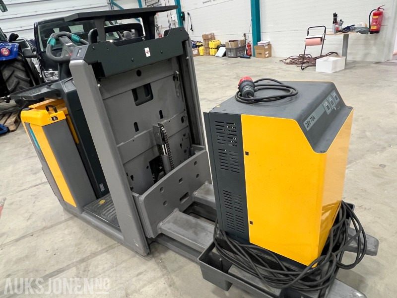 2016 Jungheinrich ECE 310 HP - Materialhanteringsutrustning: bild 3 2016 Jungheinrich ECE 310 HP - Materialhanteringsutrustning: bild 3