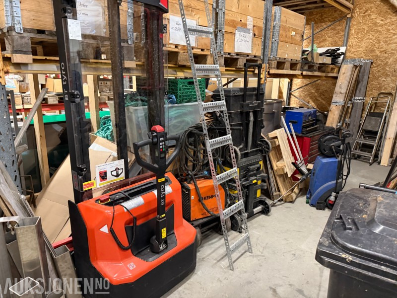 2024 BT TYRO SHE100 – Elektrisk palletruck / stabletruck - Materialhanteringsutrustning: bild 1 2024 BT TYRO SHE100 – Elektrisk palletruck / stabletruck - Materialhanteringsutrustning: bild 1