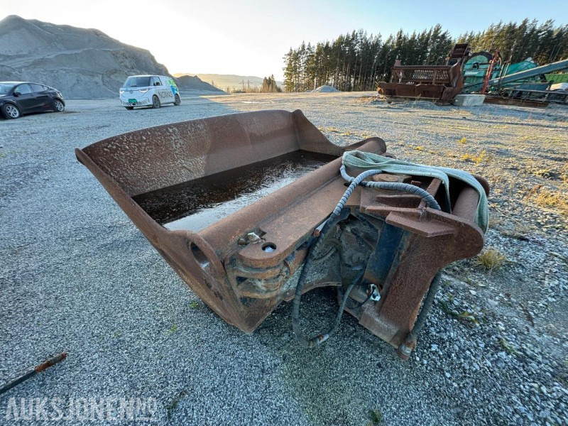 2005 SMP pusseskuffe med hydraulisk tilt / S70 feste - Tillbehör för Byggmaskiner: bild 3 2005 SMP pusseskuffe med hydraulisk tilt / S70 feste - Tillbehör för Byggmaskiner: bild 3