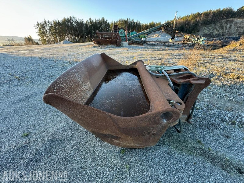 2005 SMP pusseskuffe med hydraulisk tilt / S70 feste - Tillbehör för Byggmaskiner: bild 2 2005 SMP pusseskuffe med hydraulisk tilt / S70 feste - Tillbehör för Byggmaskiner: bild 2