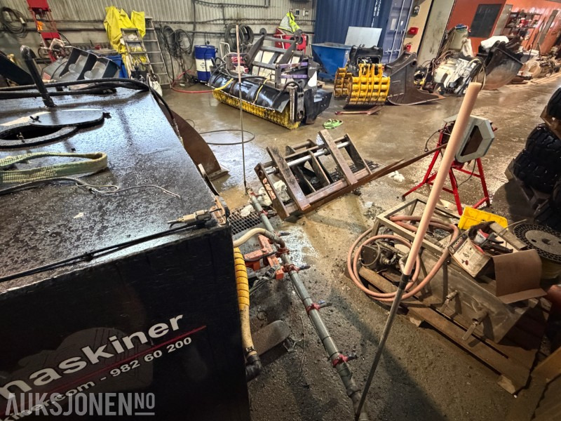 2015 Vanttank med spylepumpe og spylebom - Tillbehör för Byggmaskiner: bild 5 2015 Vanttank med spylepumpe og spylebom - Tillbehör för Byggmaskiner: bild 5