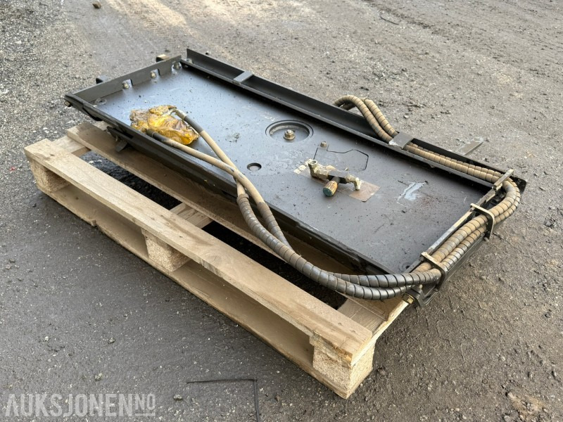 2017 Bobcat TILT-TATCH hydraulisk tilt-feste - Tillbehör för Byggmaskiner: bild 2 2017 Bobcat TILT-TATCH hydraulisk tilt-feste - Tillbehör för Byggmaskiner: bild 2