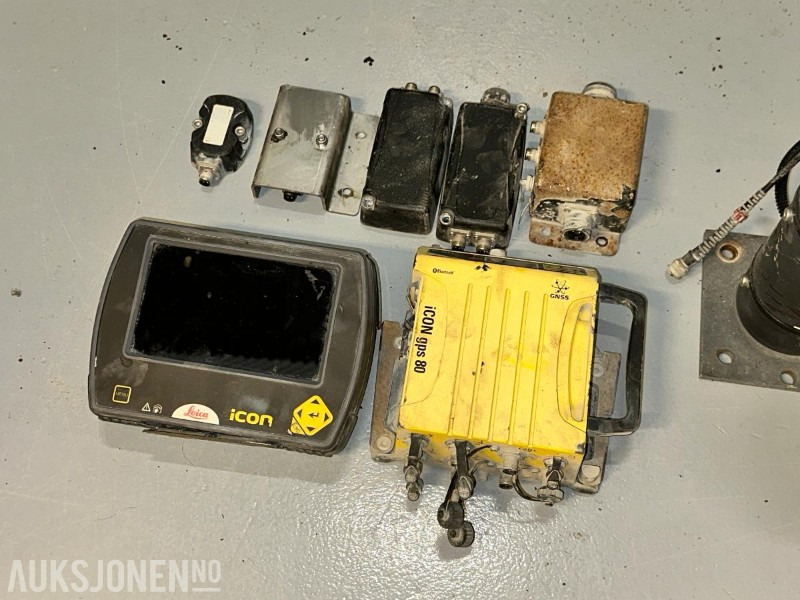 2017 Leica GPS 80 Maskinstyring - komplett system - Tillbehör för Byggmaskiner: bild 3 2017 Leica GPS 80 Maskinstyring - komplett system - Tillbehör för Byggmaskiner: bild 3