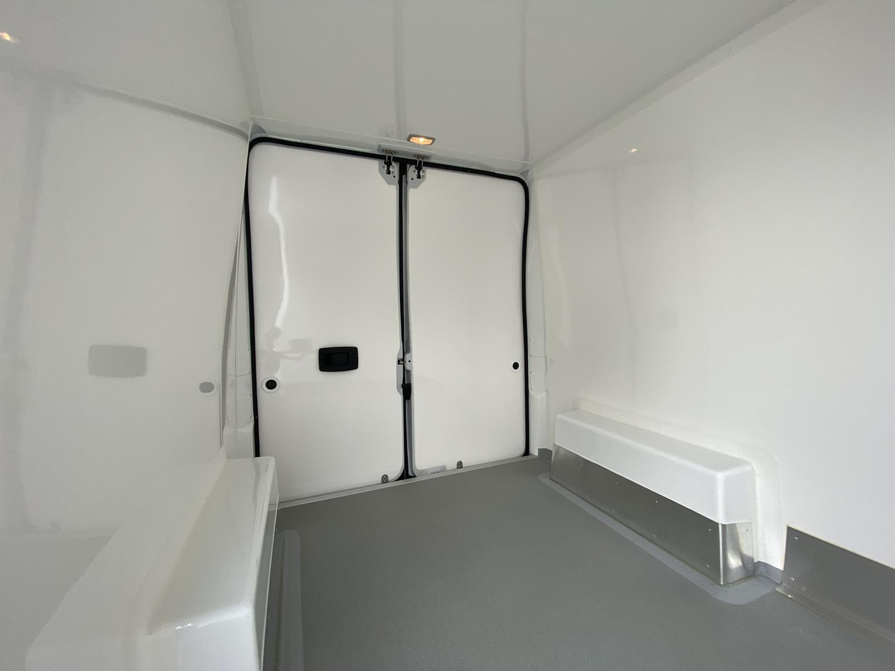 CITROEN ALTE VERSION JUMPER L2H2 140PS CONFORT 35+ / TIEFKÜHLFAHRZEUG -20C KONVEKTA ODER THERMOKING - Kylbil: bild 2 CITROEN ALTE VERSION JUMPER L2H2 140PS CONFORT 35+ / TIEFKÜHLFAHRZEUG -20C KONVEKTA ODER THERMOKING - Kylbil: bild 2