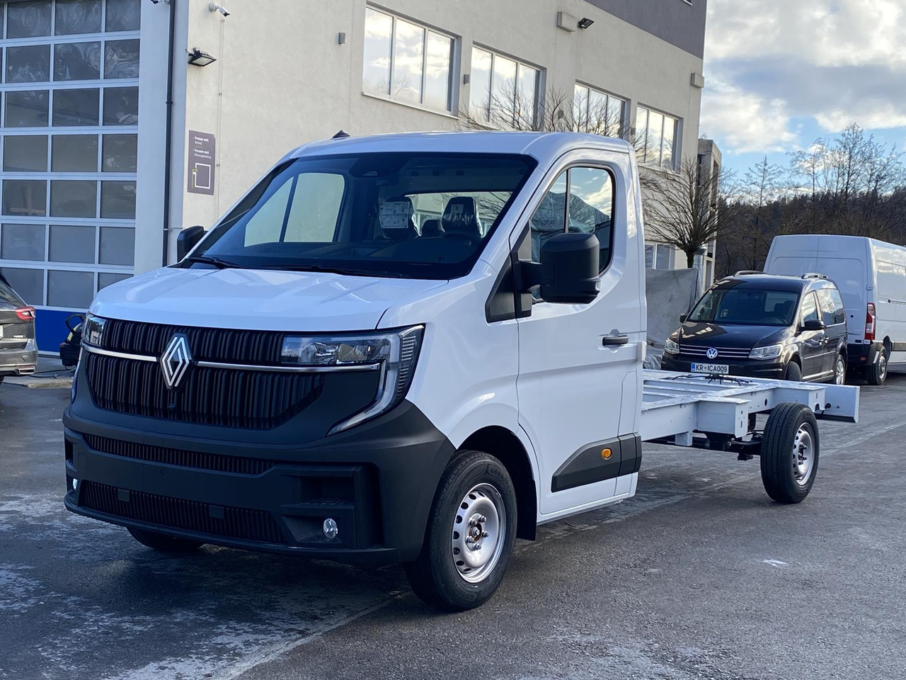 RENAULT NEW MASTER L3 170PS 1+2 PRITSCHE PLANE 4300MM - Transportbil med kapell: bild 1 RENAULT NEW MASTER L3 170PS 1+2 PRITSCHE PLANE 4300MM - Transportbil med kapell: bild 1