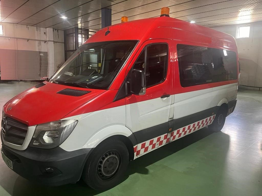 MERCEDES BENZ AMBULANCE FOR DYSABLED PEOPLE Sprinter 313 CDI(15 units) - Ambulans: bild 1 MERCEDES BENZ AMBULANCE FOR DYSABLED PEOPLE Sprinter 313 CDI(15 units) - Ambulans: bild 1