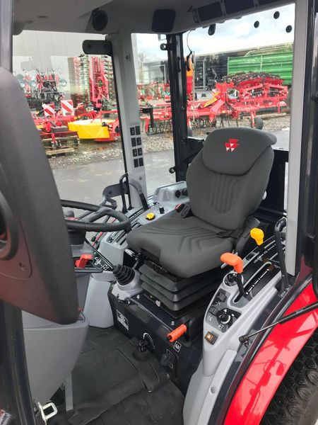 Massey Ferguson MF 1735 M HC - Minitraktor: bild 5 Massey Ferguson MF 1735 M HC - Minitraktor: bild 5