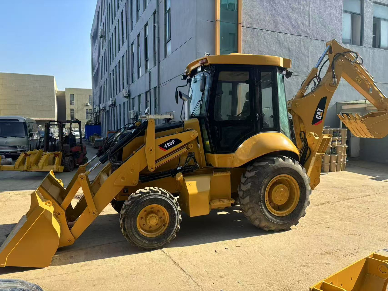 Caterpillar 420 Backhoe Loader CAT 420 420F 420F2 jcb 3cx 4cx in New Condition in Low Price - Grävlastare: bild 1 Caterpillar 420 Backhoe Loader CAT 420 420F 420F2 jcb 3cx 4cx in New Condition in Low Price - Grävlastare: bild 1