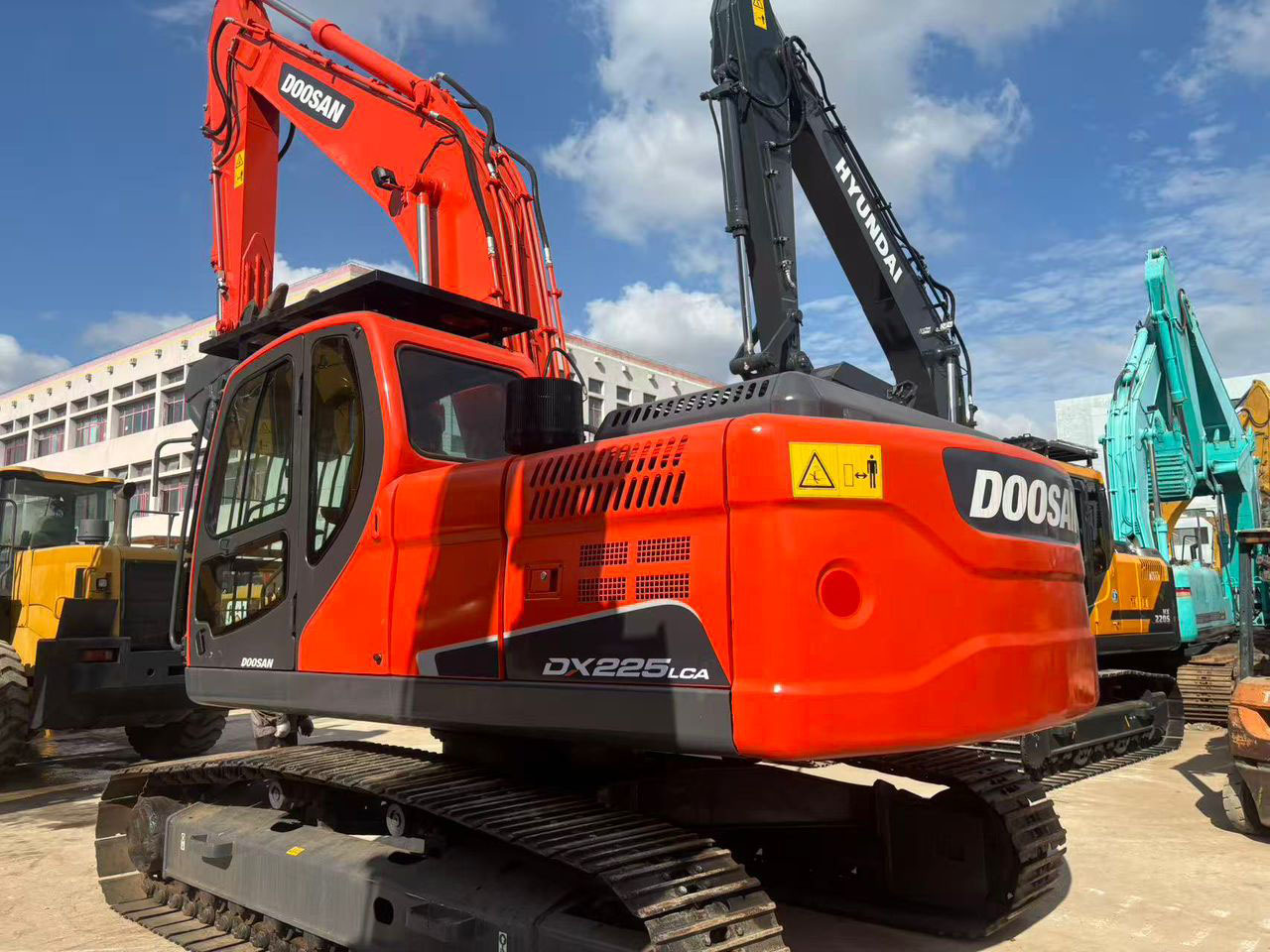Doosan DX225 Used Crawler Excavator Secondhand 25 ton Excavators for Sale Doosan Excavadora Usada - Bandgrävare: bild 1 Doosan DX225 Used Crawler Excavator Secondhand 25 ton Excavators for Sale Doosan Excavadora Usada - Bandgrävare: bild 1