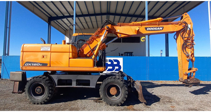 Doosan DX140W-3 - Grävmaskin på däck: bild 2 Doosan DX140W-3 - Grävmaskin på däck: bild 2