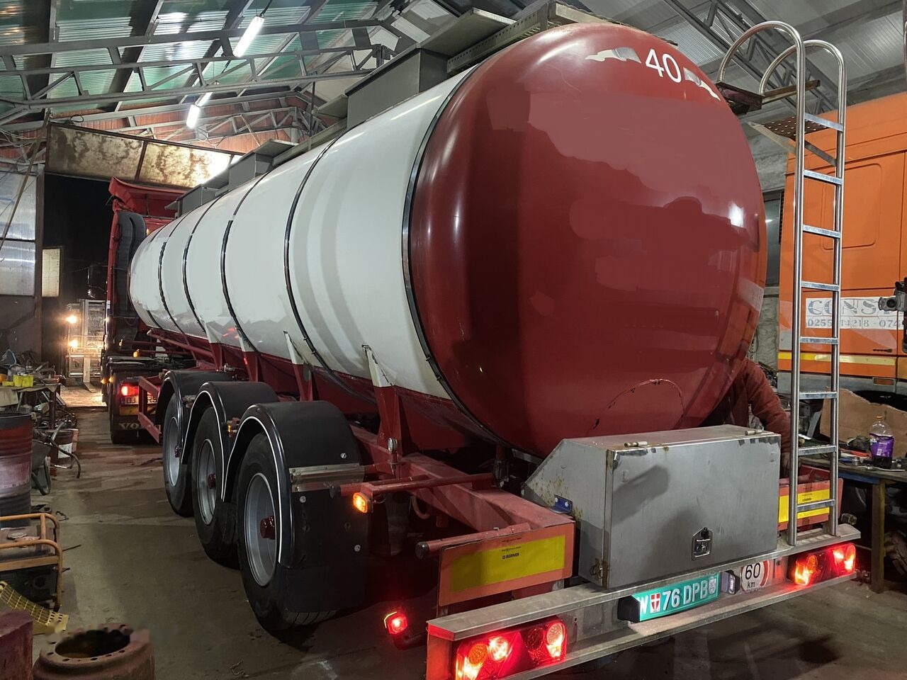 LAG cisterna 30 T - sasiu inox - inox alimentar - 1998 - Tanktrailer: bild 2 LAG cisterna 30 T - sasiu inox - inox alimentar - 1998 - Tanktrailer: bild 2