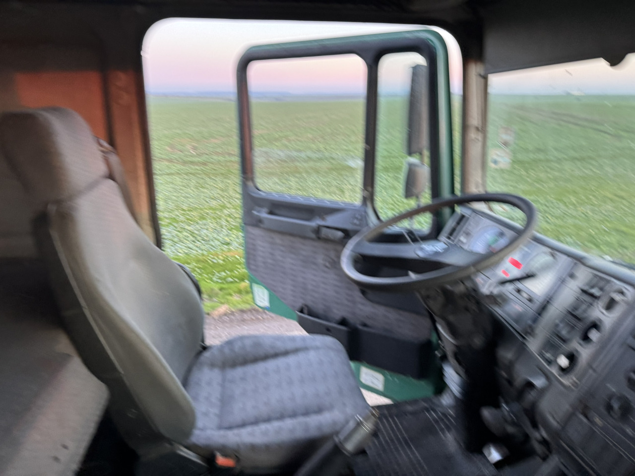 MAN 26 414 6x4 KIPPER L2000 Euro3 Manual Injection Pomp - Lastbil: bild 3 MAN 26 414 6x4 KIPPER L2000 Euro3 Manual Injection Pomp - Lastbil: bild 3