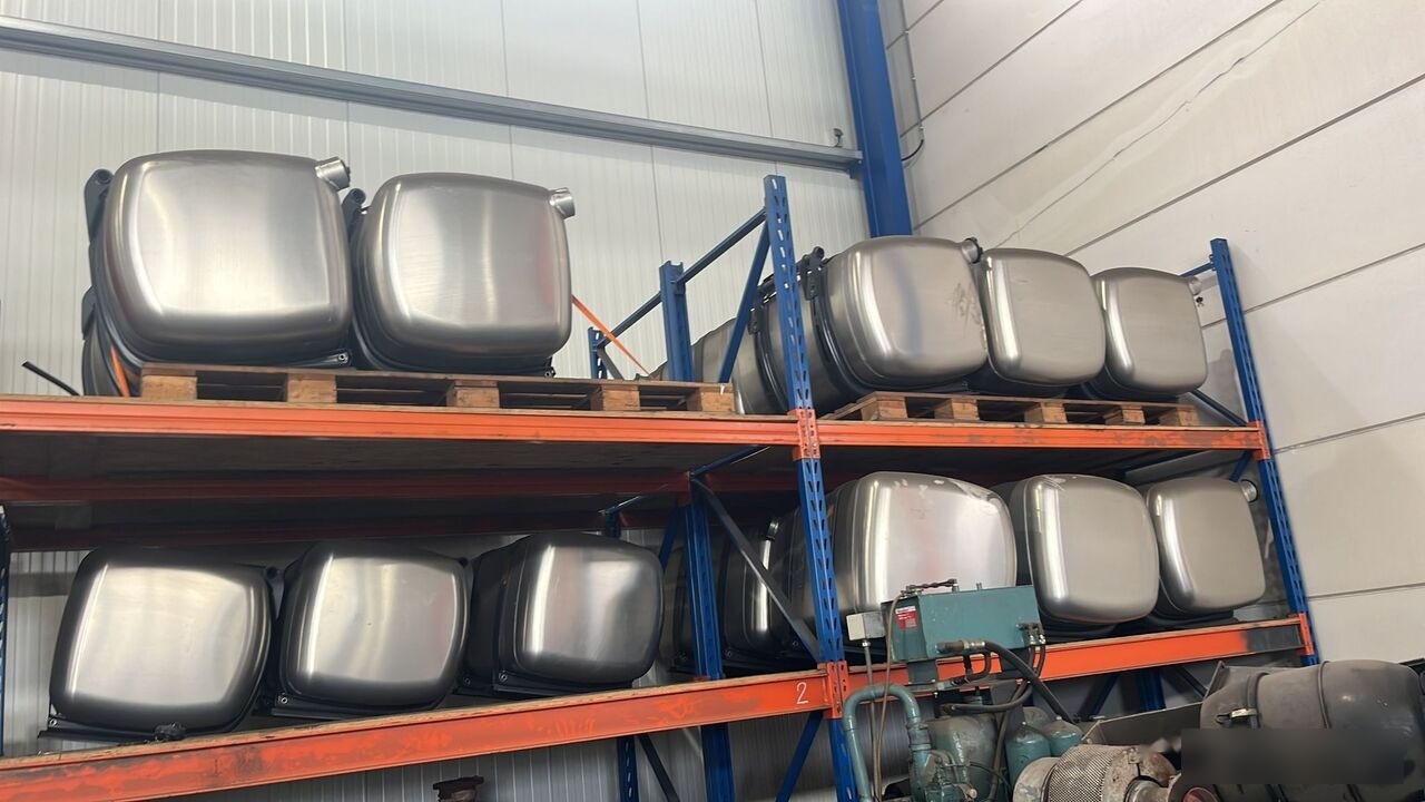 Mercedes-Benz MP4 - Bränsletank för Lastbil: bild 1 Mercedes-Benz MP4 - Bränsletank för Lastbil: bild 1