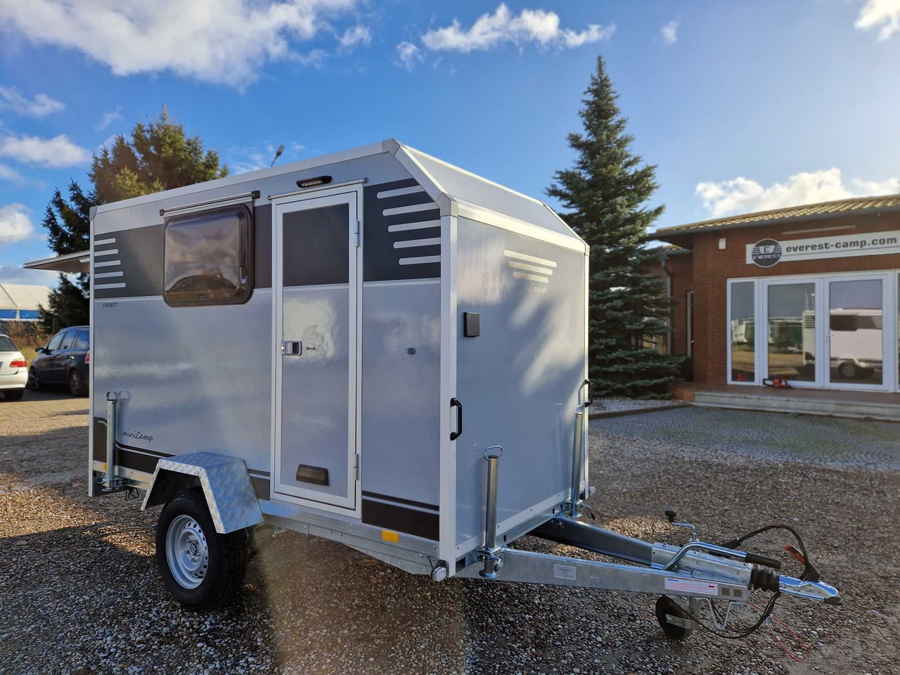 Minicamp Everest Lekki mały kemping camper DMC 600 do 1000kg NOWA - Husvagn: bild 1 Minicamp Everest Lekki mały kemping camper DMC 600 do 1000kg NOWA - Husvagn: bild 1