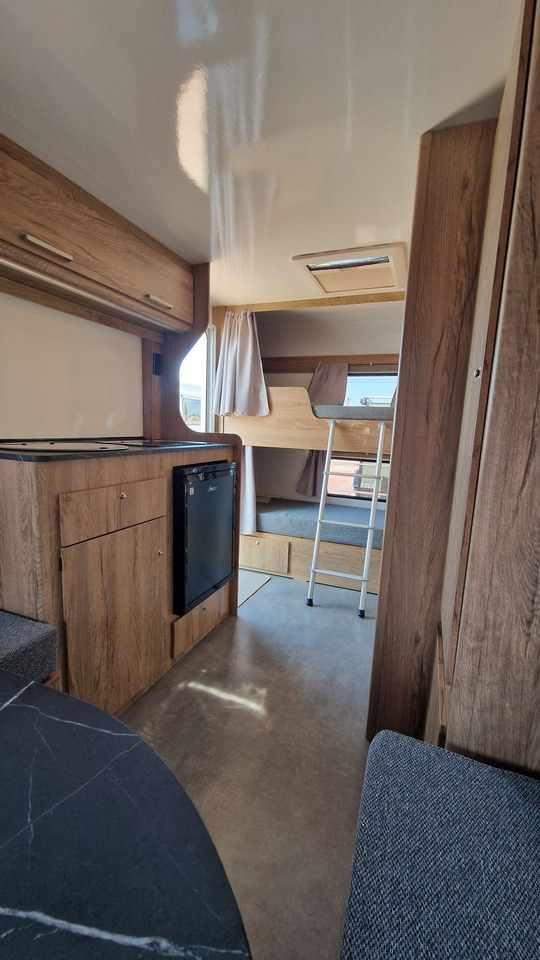 N-LAZUR Niewiadów Nowa Przyczepa Kempingowa dla 4 osób z Łazienką - Husvagn: bild 2 N-LAZUR Niewiadów Nowa Przyczepa Kempingowa dla 4 osób z Łazienką - Husvagn: bild 2