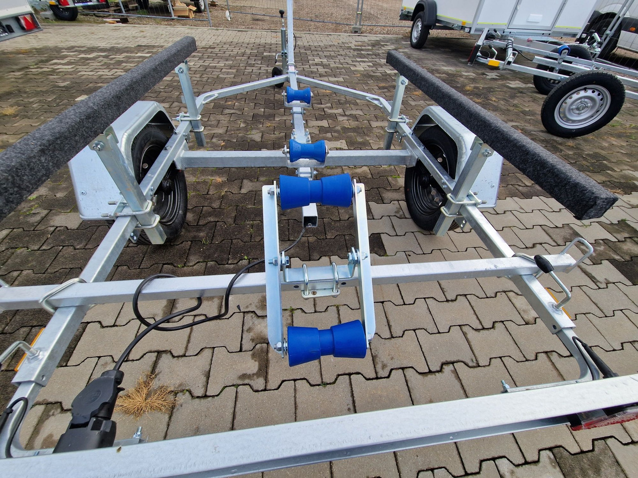 Nowa Przyczepa 2025 Podłodziowa ponton łódź Niewiadów P400 P415 do 6m - Biltransportsläp: bild 1 Nowa Przyczepa 2025 Podłodziowa ponton łódź Niewiadów P400 P415 do 6m - Biltransportsläp: bild 1