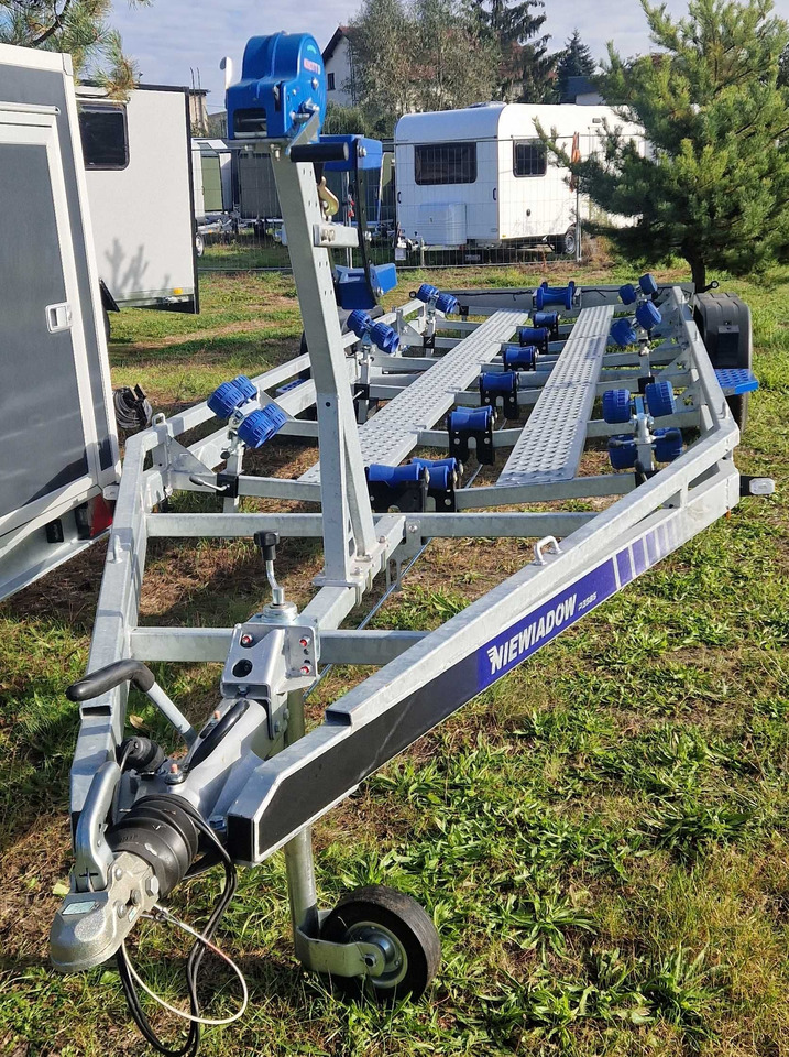 Nowa Przyczepa Podłodziowa 3500kg do 10M Niewiadów P3585HT - Båttrailer: bild 1 Nowa Przyczepa Podłodziowa 3500kg do 10M Niewiadów P3585HT - Båttrailer: bild 1