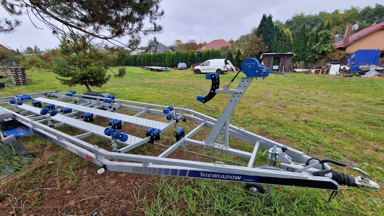 Nowa Przyczepa Podłodziowa 3500kg do 10M Niewiadów P3585HT - Båttrailer: bild 4 Nowa Przyczepa Podłodziowa 3500kg do 10M Niewiadów P3585HT - Båttrailer: bild 4
