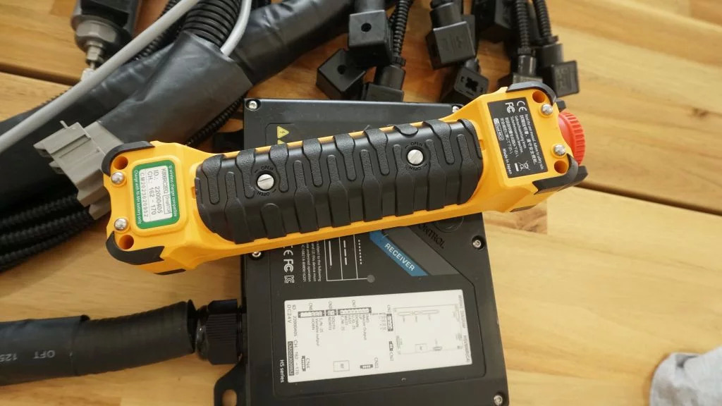 Monoblock hydraulic valve Galtech 3 sections 60 l/min 15 gpm 12 V + Remote radio Palfinger, Hiab, Fassi - Byggmaskiner: bild 5 Monoblock hydraulic valve Galtech 3 sections 60 l/min 15 gpm 12 V + Remote radio Palfinger, Hiab, Fassi - Byggmaskiner: bild 5