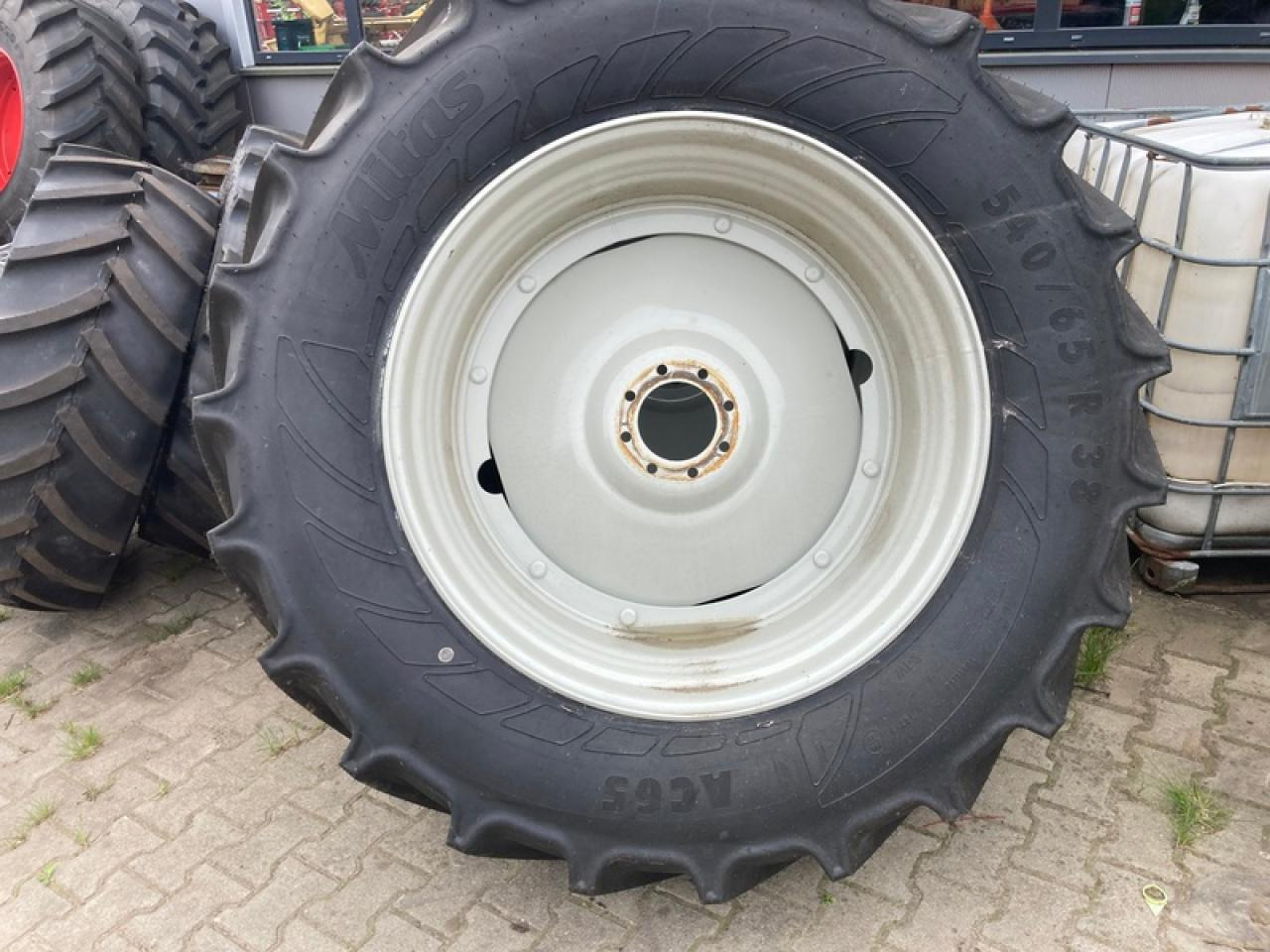 2X 440/65R28//2X 540/65R38 VALTRA - Däck: bild 5 2X 440/65R28//2X 540/65R38 VALTRA - Däck: bild 5