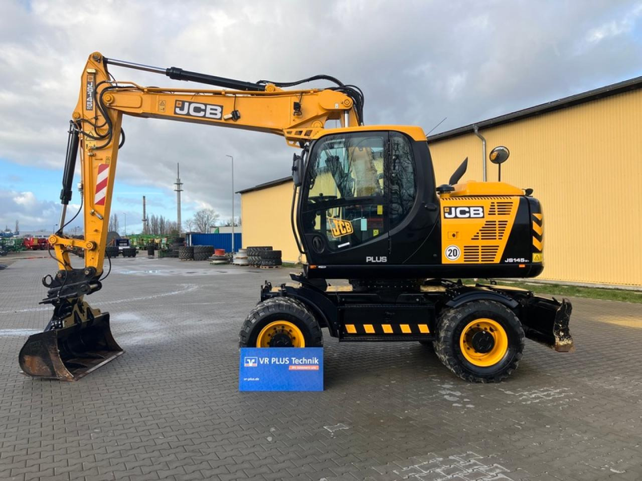 Grävmaskin på däck JCB JS145W: bild 8