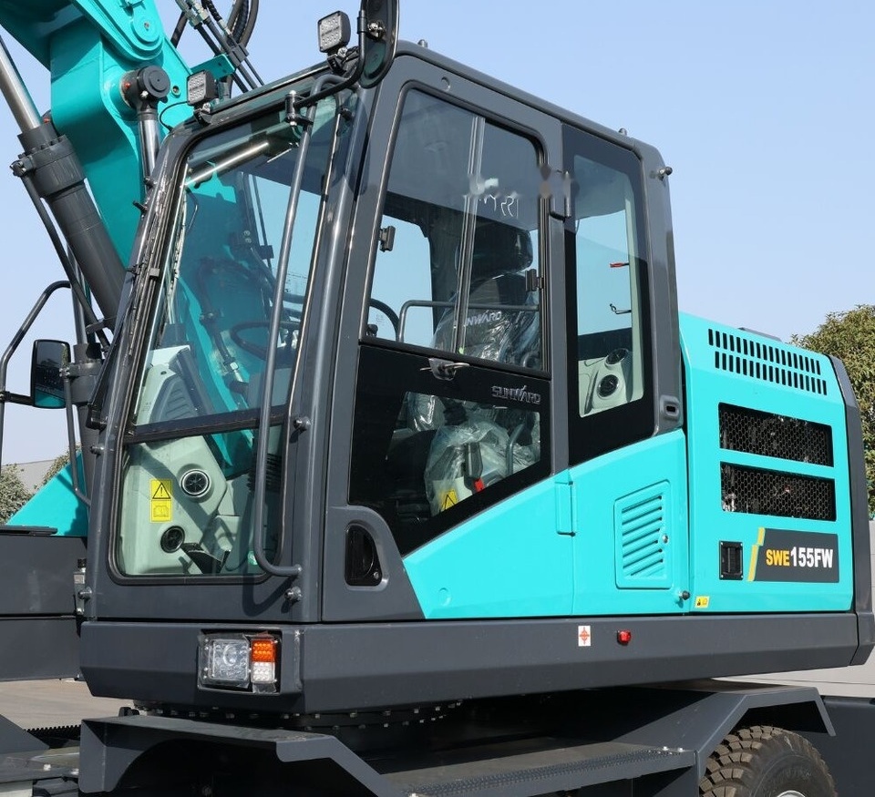 Sunward - Grävmaskin på däck: bild 2 Sunward - Grävmaskin på däck: bild 2