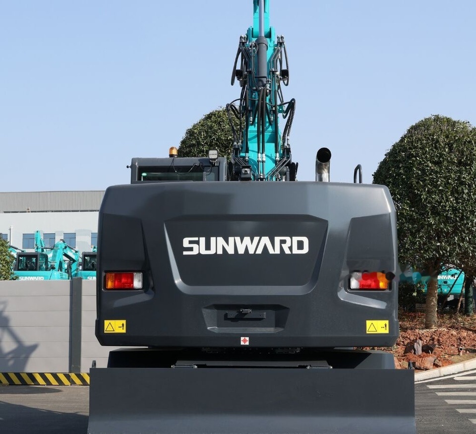 Sunward - Grävmaskin på däck: bild 3 Sunward - Grävmaskin på däck: bild 3