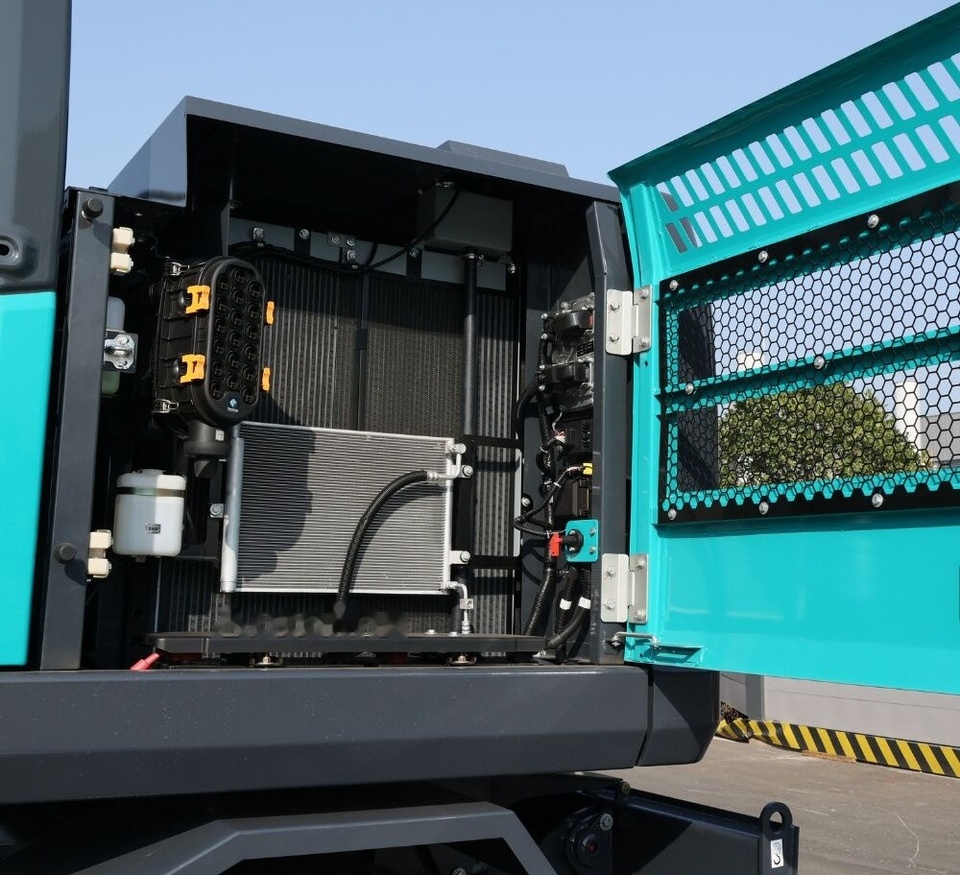 Sunward - Grävmaskin på däck: bild 4 Sunward - Grävmaskin på däck: bild 4