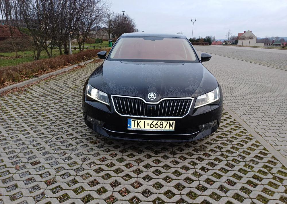 Sedan Skoda Superb 2.0 TDI Ambition: bild 8
