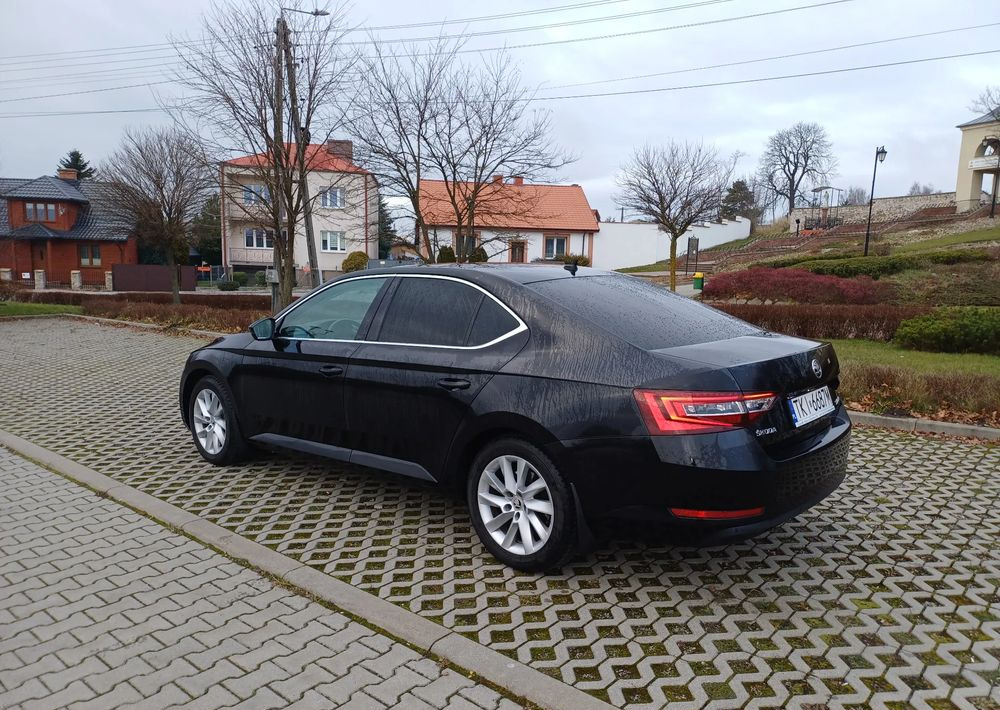 Skoda Superb 2.0 TDI Ambition - Sedan: bild 3 Skoda Superb 2.0 TDI Ambition - Sedan: bild 3
