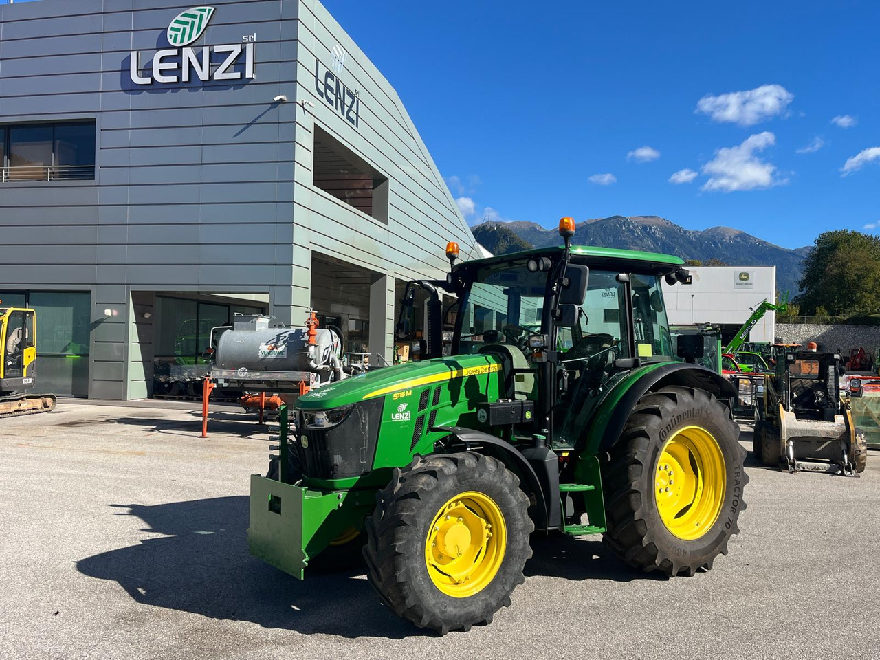 JOHN DEERE 5115M - Traktor: bild 1 JOHN DEERE 5115M - Traktor: bild 1