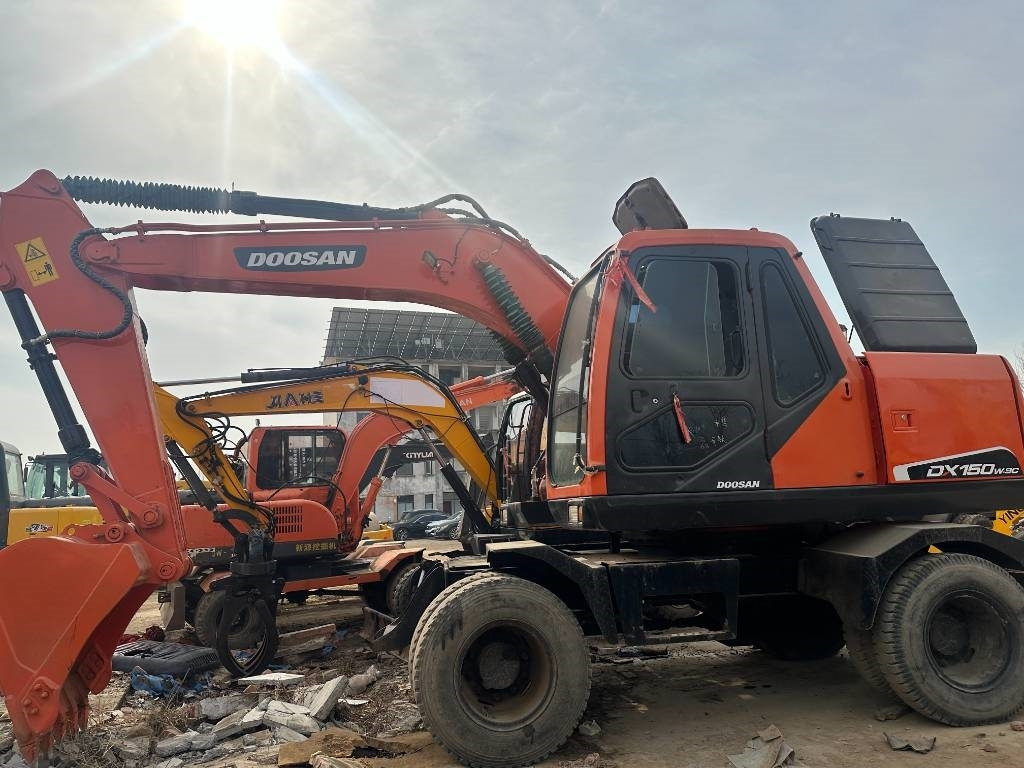 Doosan DX 150W -9 - Grävmaskin på däck: bild 3 Doosan DX 150W -9 - Grävmaskin på däck: bild 3