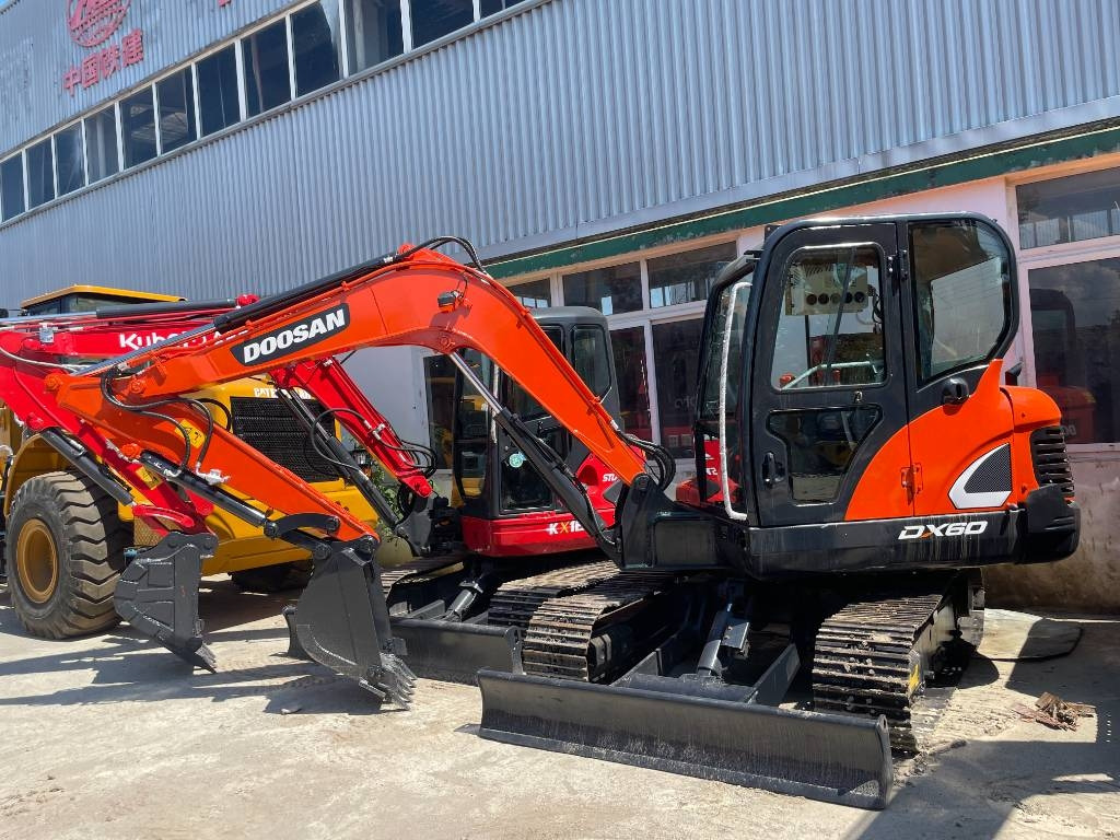 Doosan DX 60 - Bandgrävare: bild 1 Doosan DX 60 - Bandgrävare: bild 1