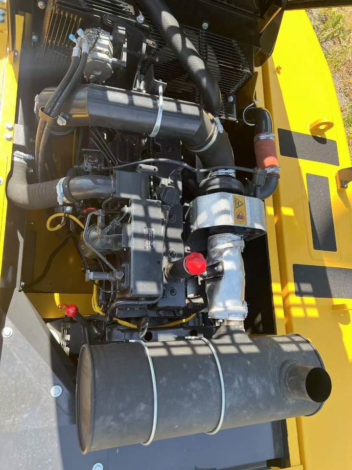 Komatsu PC 300 - Bandgrävare: bild 3 Komatsu PC 300 - Bandgrävare: bild 3