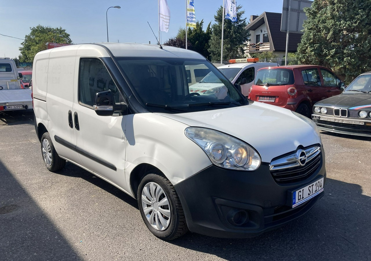 Fiat Doblo Fiat Doblo 1,3 jtd ECO Flex chłodnia do leków 2013 - Skåpbil: bild 1 Fiat Doblo Fiat Doblo 1,3 jtd ECO Flex chłodnia do leków 2013 - Skåpbil: bild 1