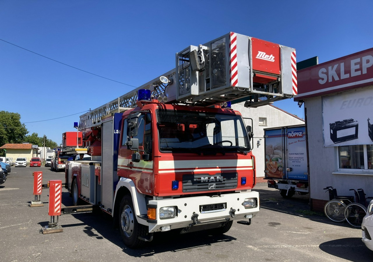MAN Inny MAN Man 15,280 Straż pożarna drabina Strażacka zwyżka podnośnik 32m Metz - Släck/ Räddningsvagn: bild 3 MAN Inny MAN Man 15,280 Straż pożarna drabina Strażacka zwyżka podnośnik 32m Metz - Släck/ Räddningsvagn: bild 3
