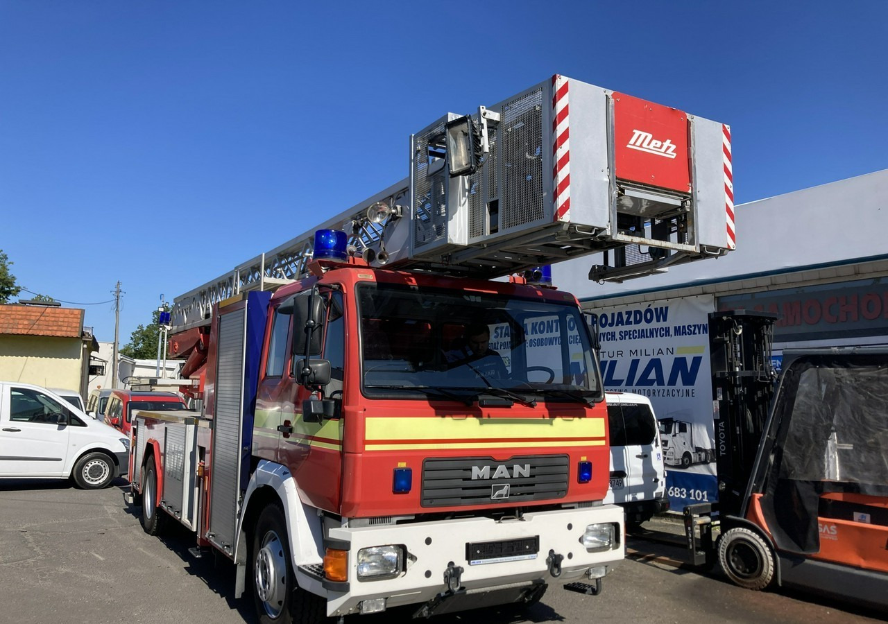 MAN L 2000 MAN 15,280 Straż pożarna drabina Strażacka zwyżka 32m Metz Model 20 - Släck/ Räddningsvagn: bild 1 MAN L 2000 MAN 15,280 Straż pożarna drabina Strażacka zwyżka 32m Metz Model 20 - Släck/ Räddningsvagn: bild 1