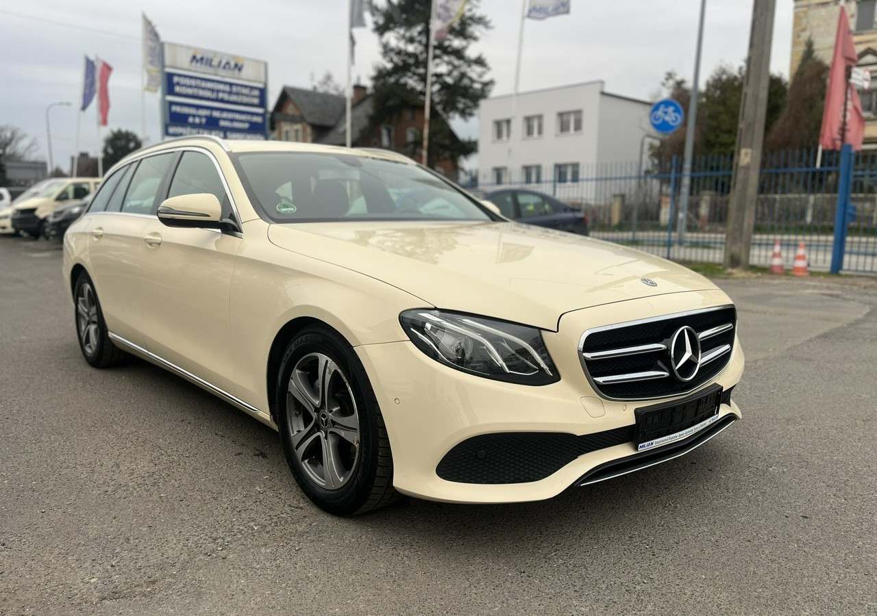 Mercedes-Benz Klasa E E220d T 9G-tronic 197KM Navi FullLed Kamera Asystent Model 2020 FV 2 - Personbil: bild 1 Mercedes-Benz Klasa E E220d T 9G-tronic 197KM Navi FullLed Kamera Asystent Model 2020 FV 2 - Personbil: bild 1