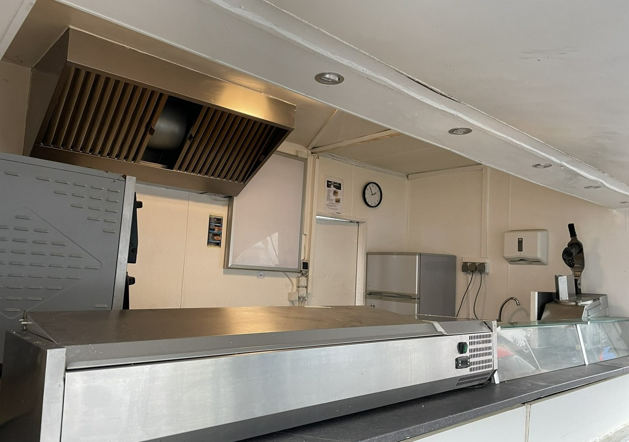 Mercedes-Benz Sprinter Autosklep Sklep Gastronomiczny Food Truck Foodtruck pizza wyposażona - Försäljningsvagn: bild 3 Mercedes-Benz Sprinter Autosklep Sklep Gastronomiczny Food Truck Foodtruck pizza wyposażona - Försäljningsvagn: bild 3