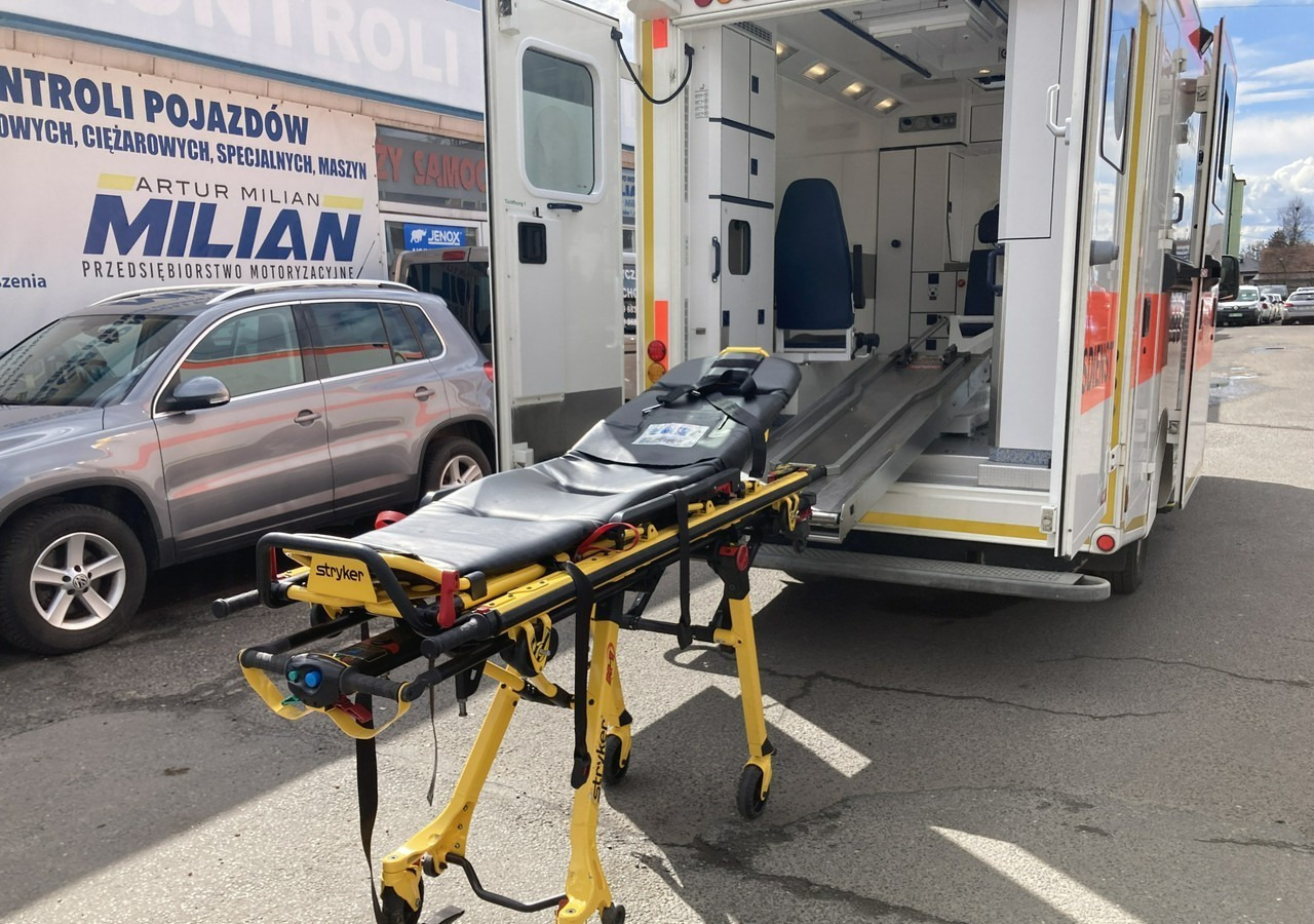 Mercedes-Benz Sprinter Sprinter 519 Karetka 4X4 Ambulans MODEL 2017 - Ambulans: bild 1 Mercedes-Benz Sprinter Sprinter 519 Karetka 4X4 Ambulans MODEL 2017 - Ambulans: bild 1